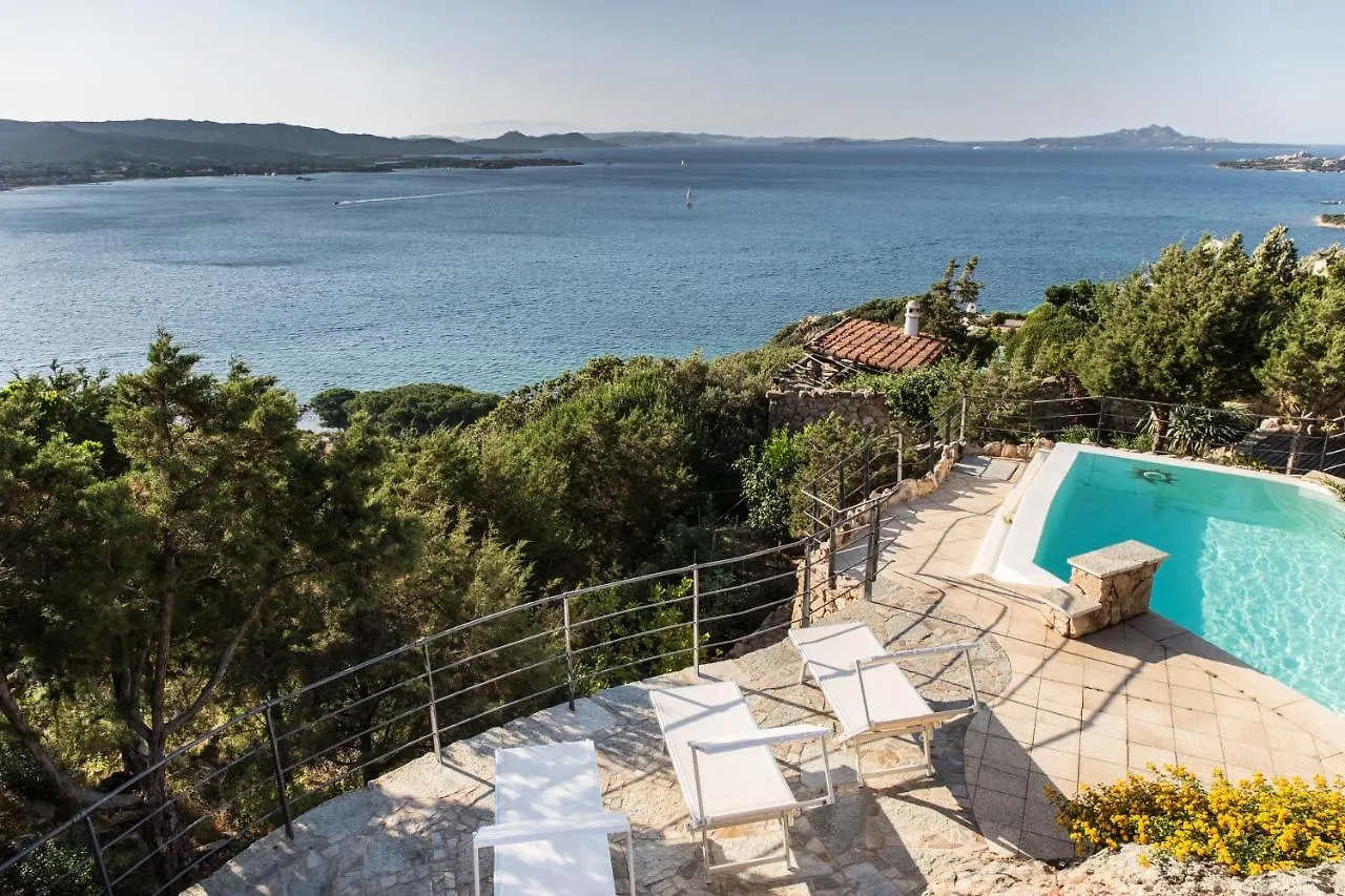 Villa Luxury Vista Mare E Piscina Tra Le Rocce Cala Bitta 0*,  Italy
